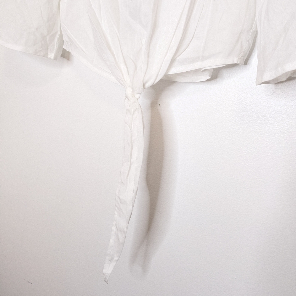 NWT Elan Medium‎ White Cropped Off the Shoulder Tie Front Bell Sleeves Top - Picture 2 of 10